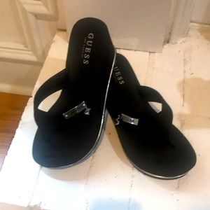 Black guess platform sandal
